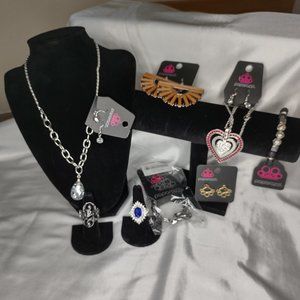 Paparazzi Jewelry 8 pieces  New!